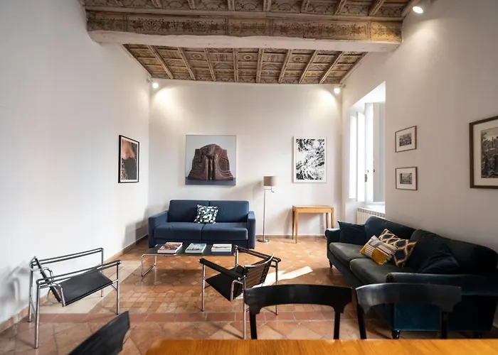 Artsy And Elegant Near Pantheon Rome